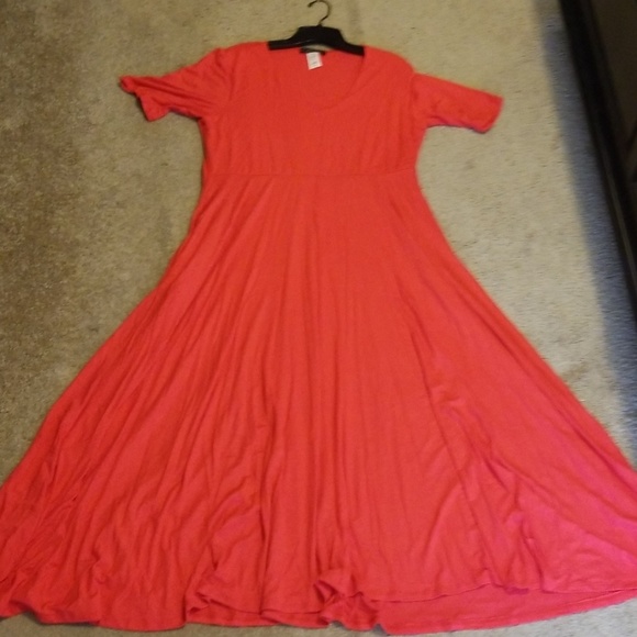 NWOT Lady in Red Dress with Pockets - Picture 2 of 6